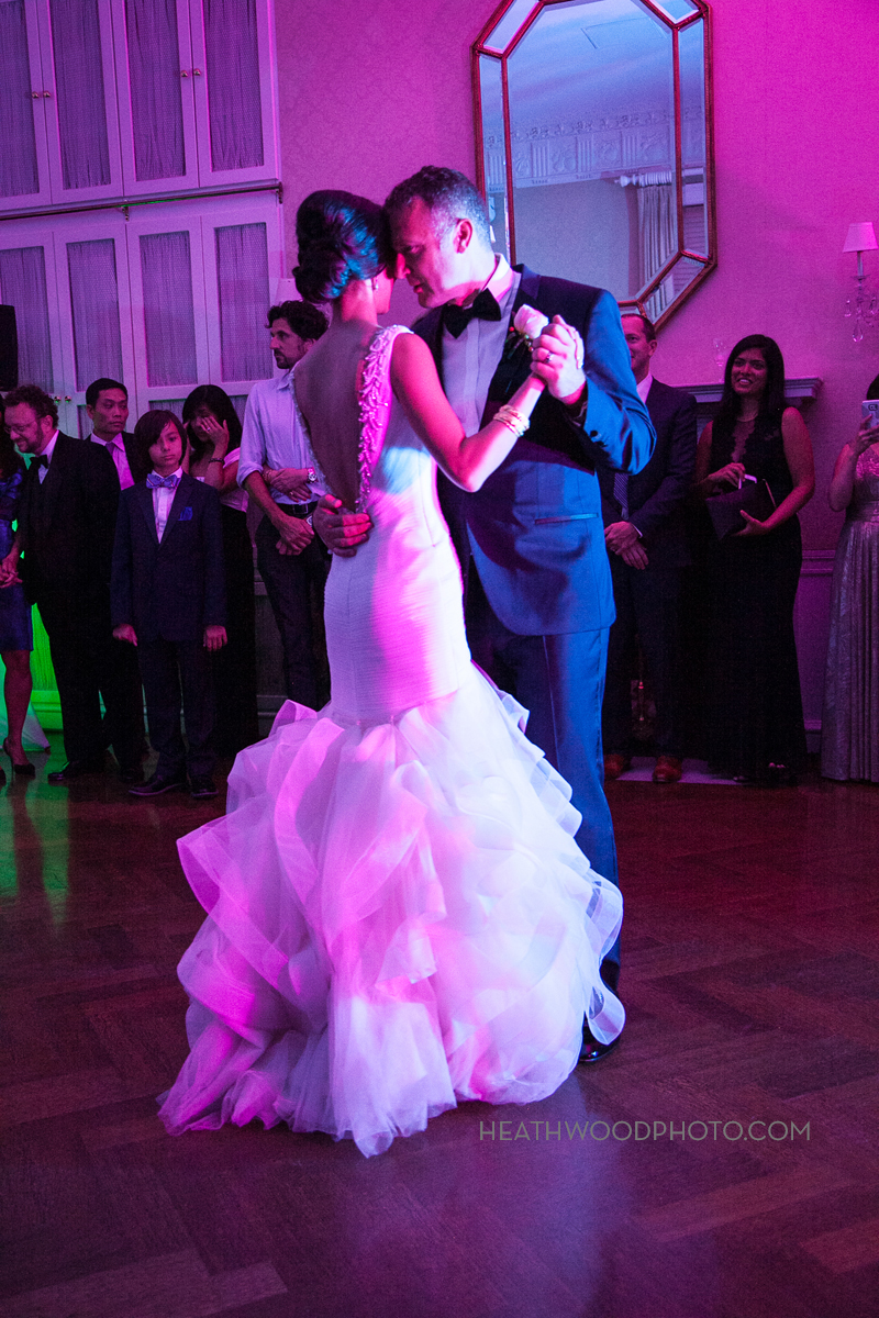 Bride and groom first dance in colored lighting by: Heathwood Photo