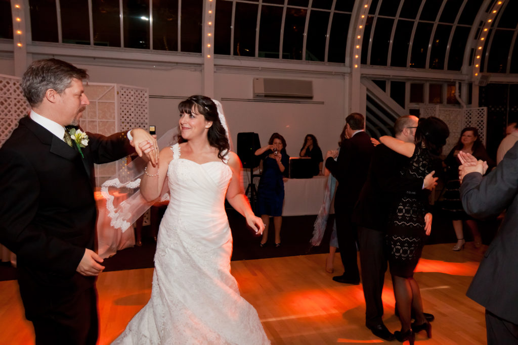 Frist dance in the gardens by: Robert London Photography