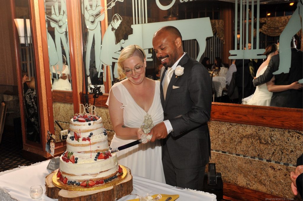 Cutting the cake by: Steve Worth Photography