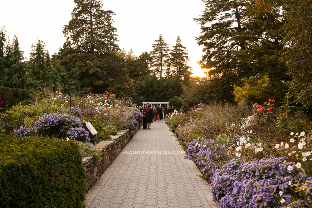 Path to private ceremony garden by: Heathwood Photo
