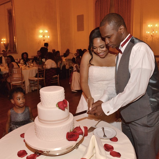 Cutting the cake by: Steve Worth Photography